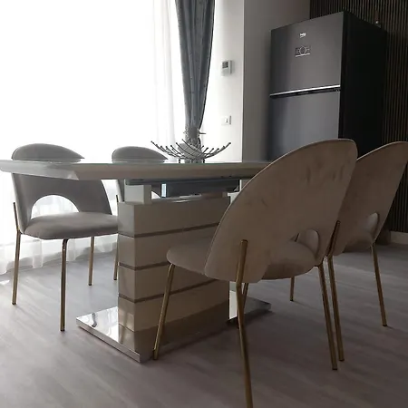 Titanic Gold Apartment *