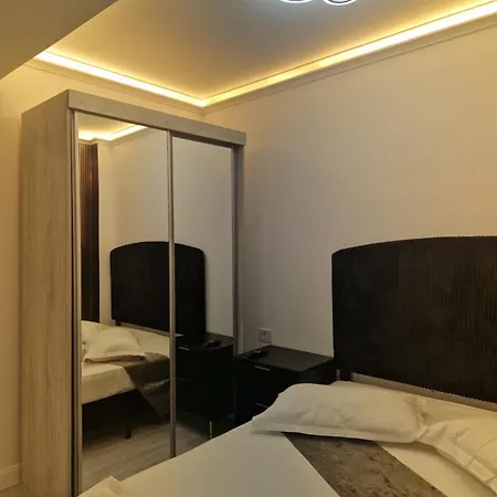 Titanic Gold Apartment